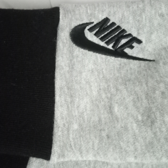 Nike Gray and Black Club Fleece Touch -Screen Compatible- Size: L - Picture 2 of 7